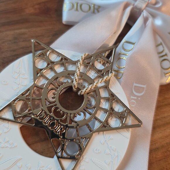 Share Dior (GWP) Holiday Ornament Set – Star, Bow & Aroma Plate - Picture 4 of 6